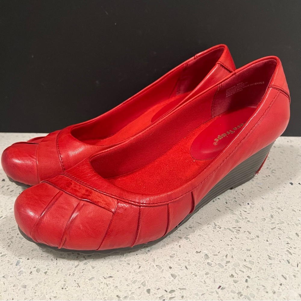 BARETRAPS Women's Wedge Heel Red Leather Shoes Size 10